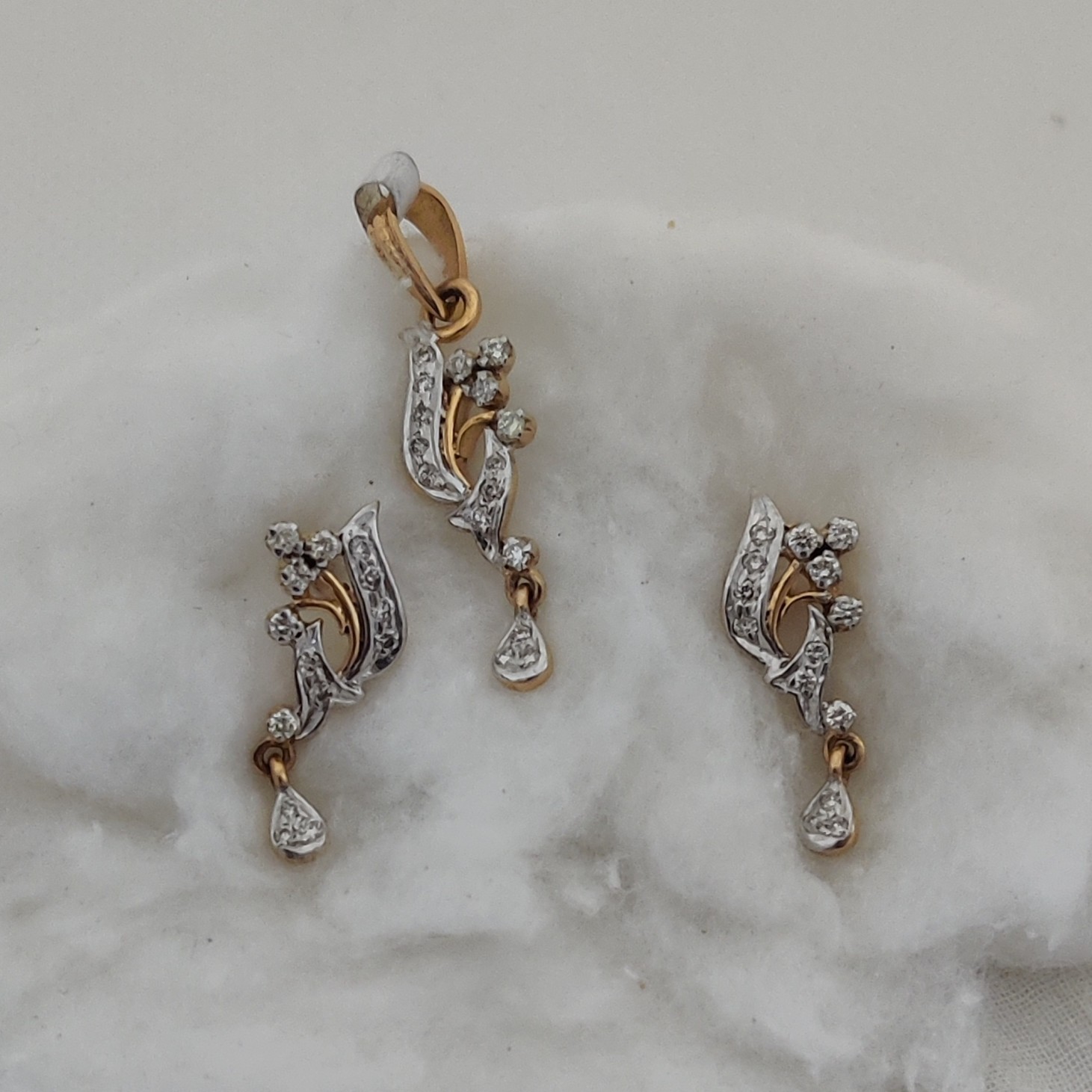 14K Gold Designer Diamond Pendant Set