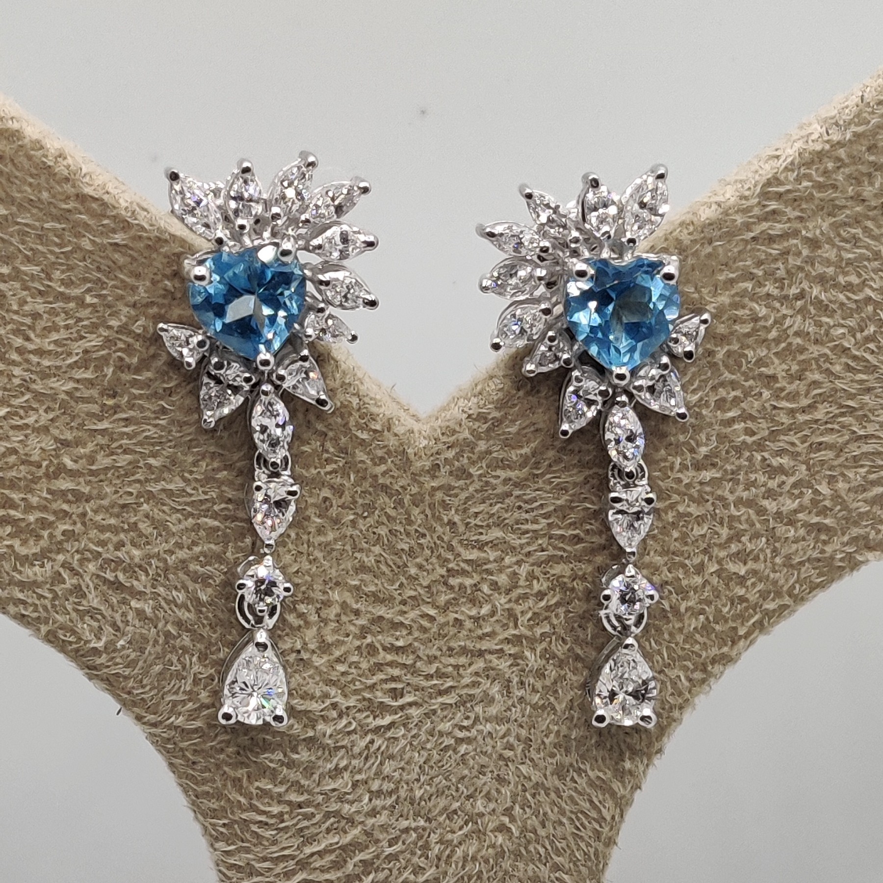 14K Gold Blue Stone Elegant Earring