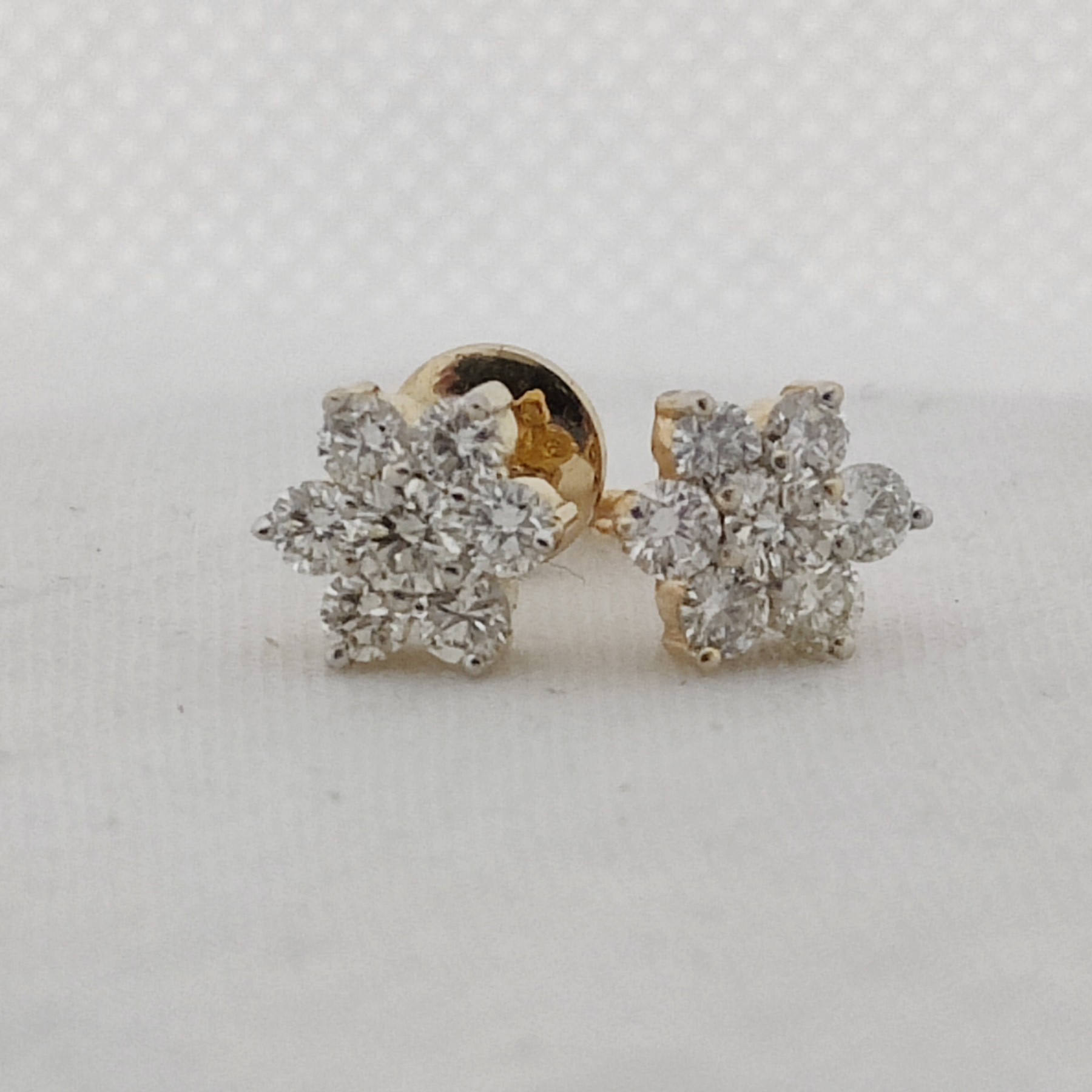 14K Gold Flower Design Diamond Earring