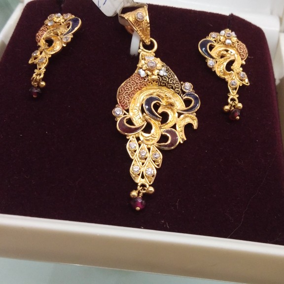 916 hallmark pendant set um9453