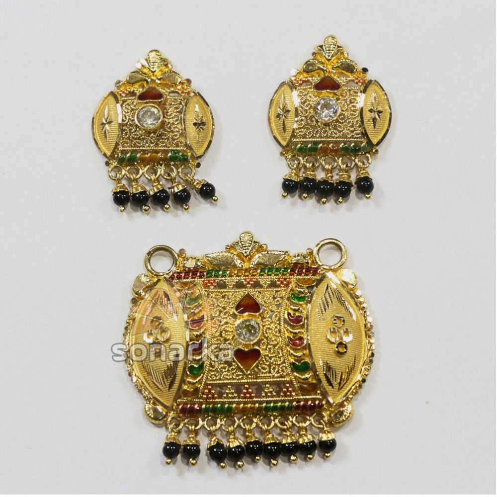 Kalkutti 22kt Gold Pendant Set Earring