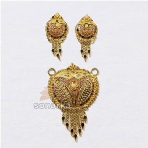 Fancy 22k Yellow Gold Hallmarked Pendent Set with black Mani Pearls