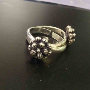 925 sterling silver  oxidised flower  design  toe ring / bichiya