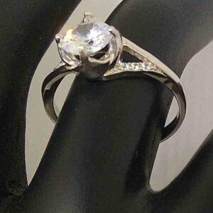 925 sterling silver single  diamond Ring for ladies