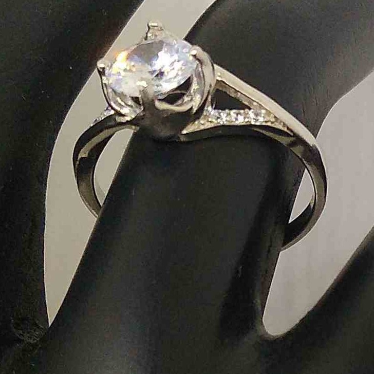 925 sterling silver single  diamond Ring for ladies