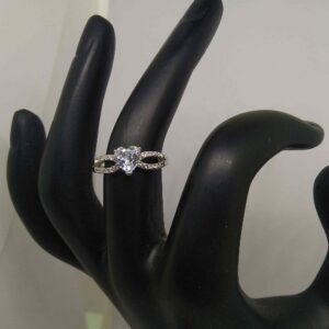 925 sterling silver heart shape diamond ring