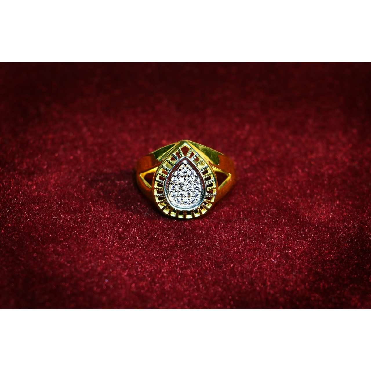 22K / 916 Gold Ladies Indian Casting Diamond Ring