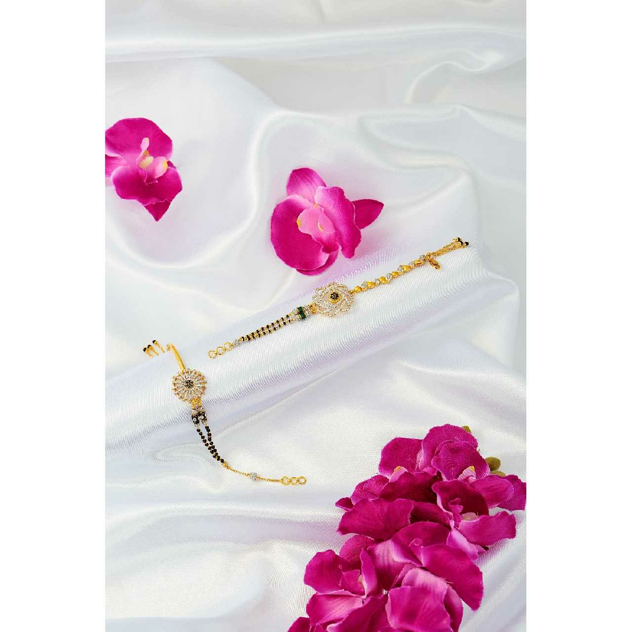 22K / 916 Gold Hand Wearing Mangalsutra