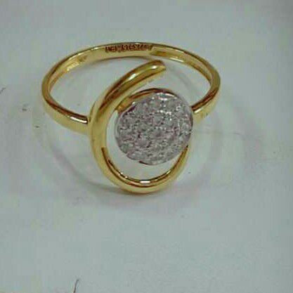 18K / 750 Gold Ladies Indian CZ Diamond Ring