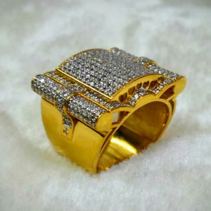 916 Gold Fancy Gent's Ring