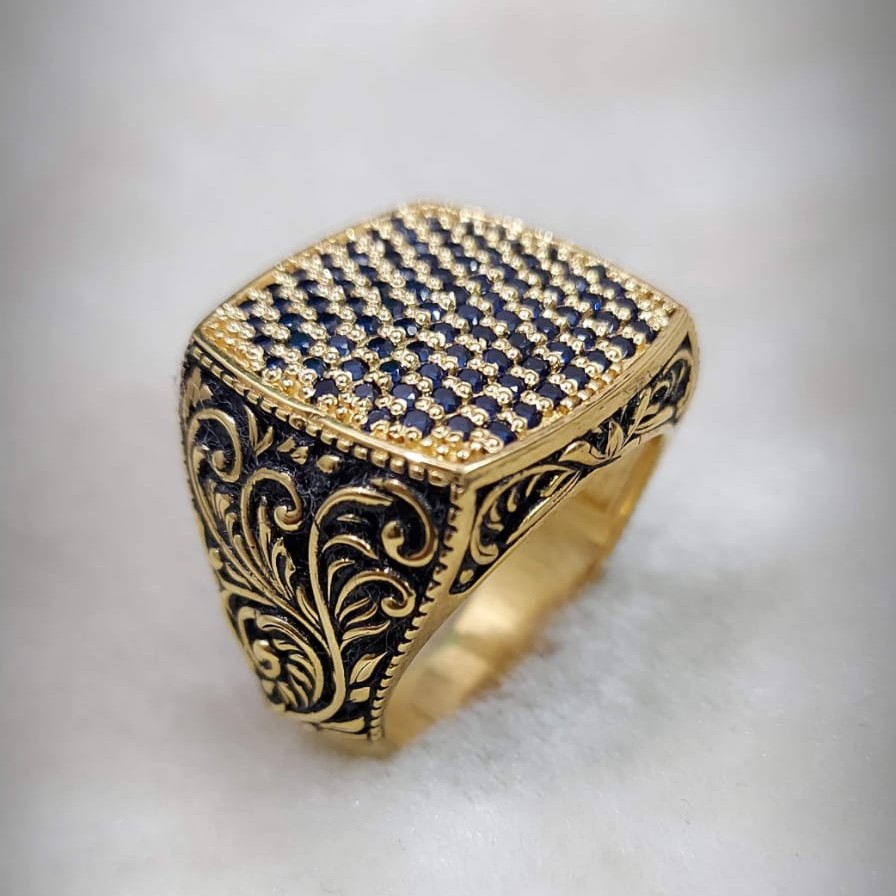 916 Gold Fancy Gent's Ring