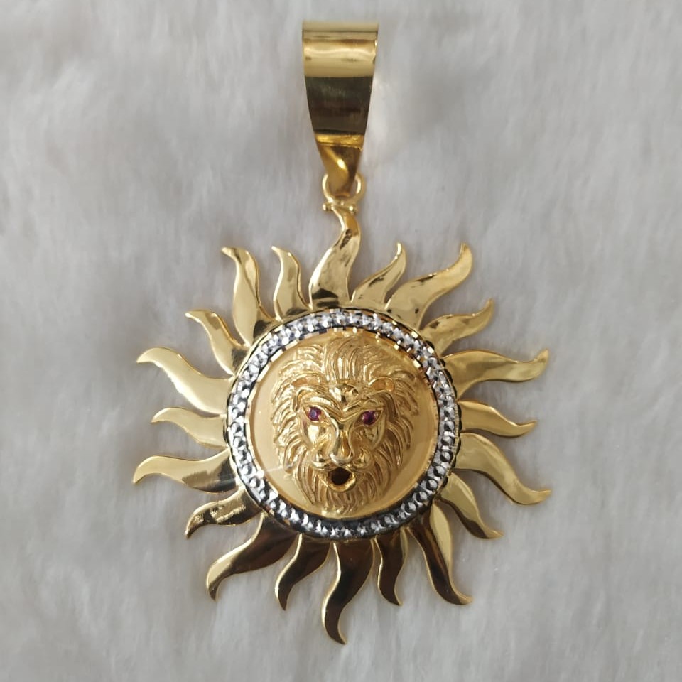 916 gold fancy gent's lion face pendant