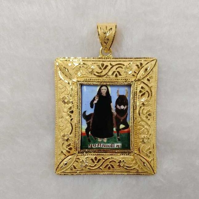 Photo mina gold pendant