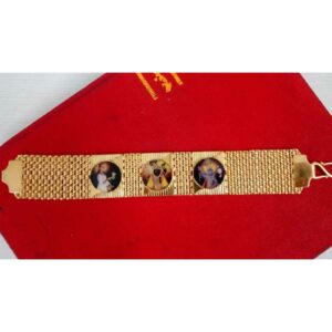 22KT Gold Shrinathi-Yamunaji Photo Bracelet