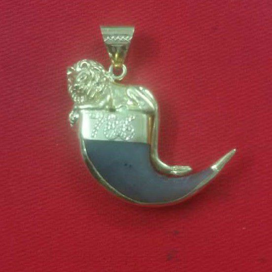 22KT Gold Antique Design Artificial Vagh Nakh Pendant