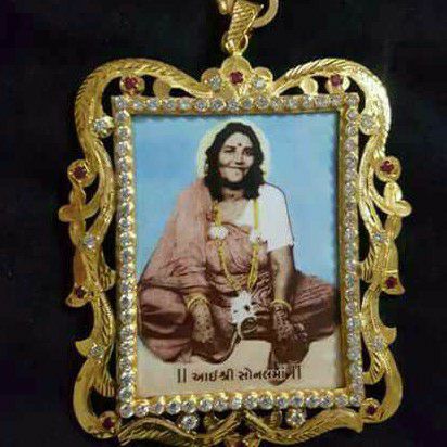 22KT Gold Sonalba Photo Pendant