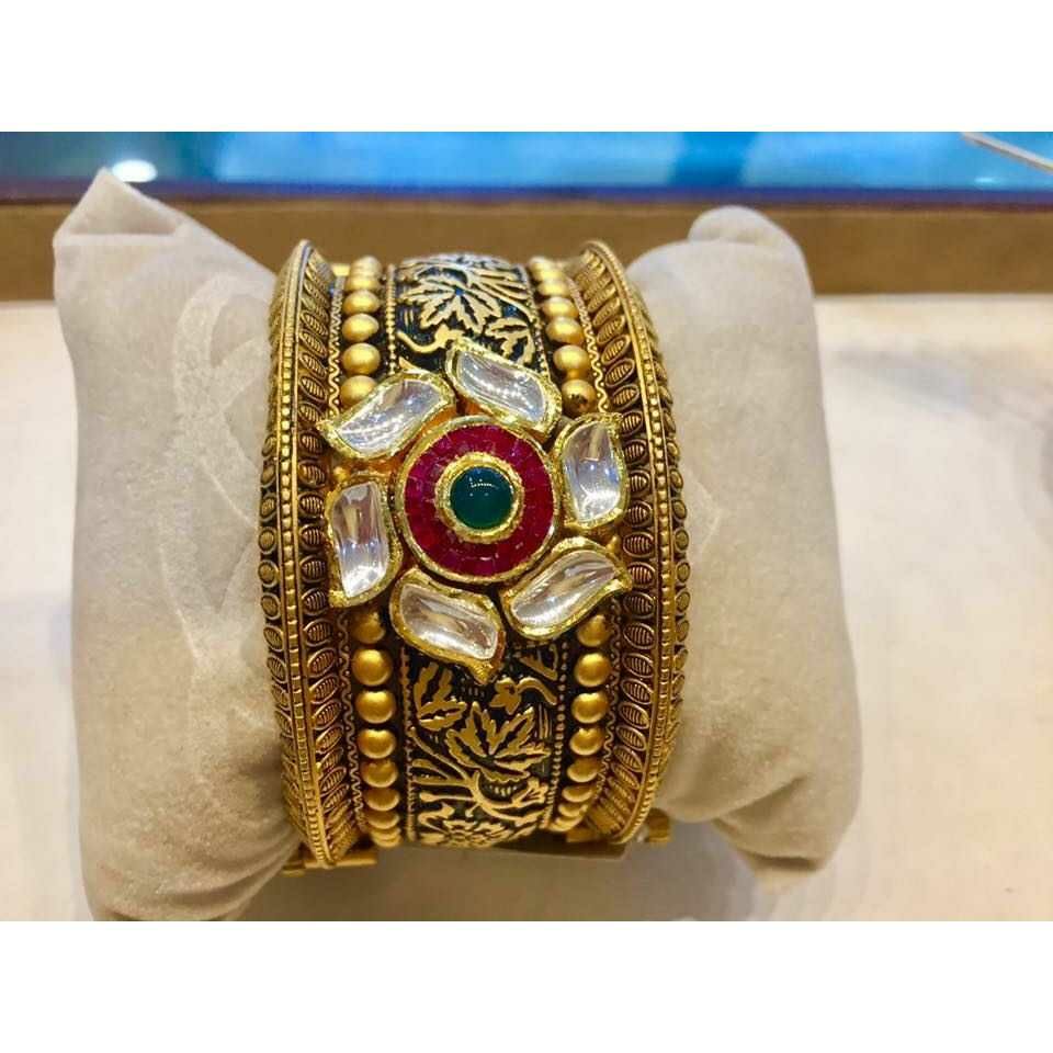 22k Wedding Special Gold Flower Bangle