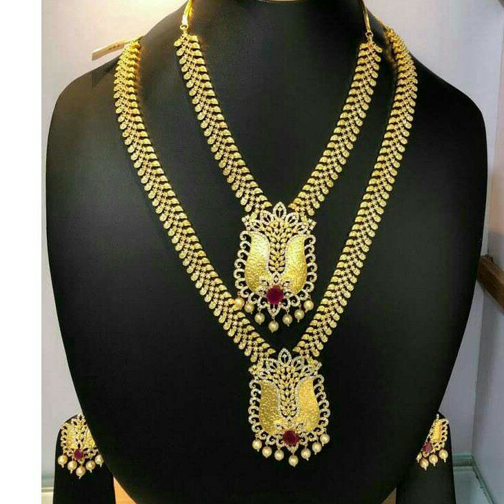 Gold Vertical Attractive Modern Necklace Set
