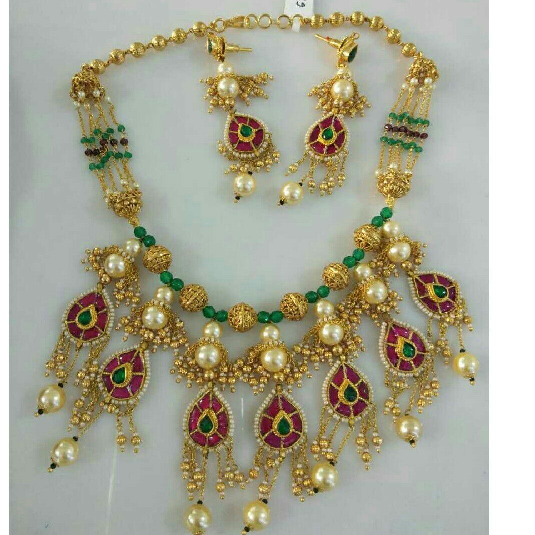 Gold Ladies Designer Necklace Set