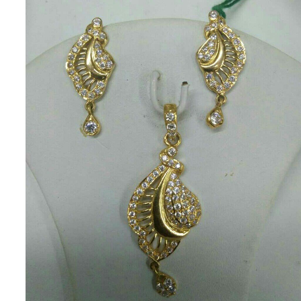 18K / 750 Gold Designer Diamond CZ Pendant Set