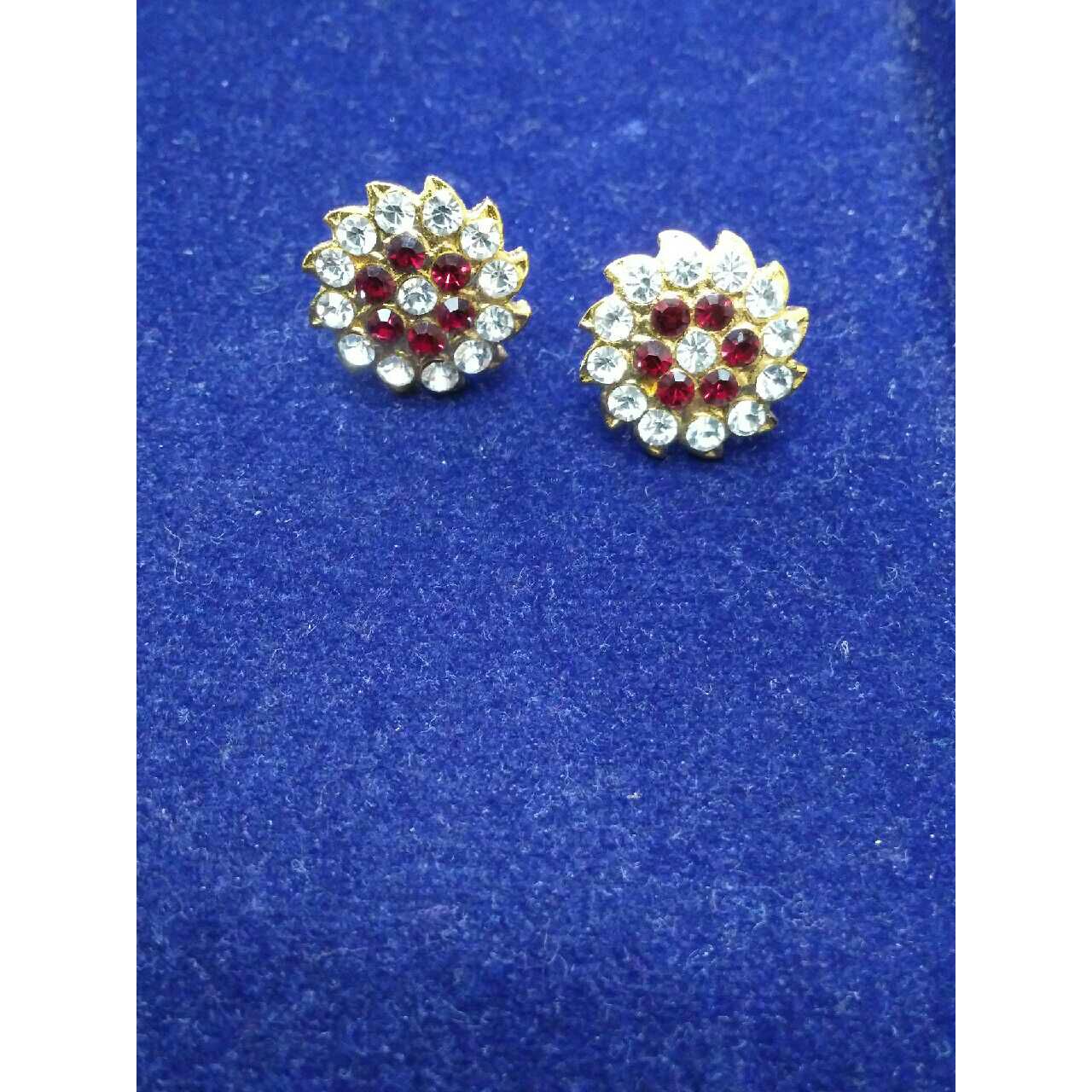 18K / 750 Gold Ladies Diamond Earrings