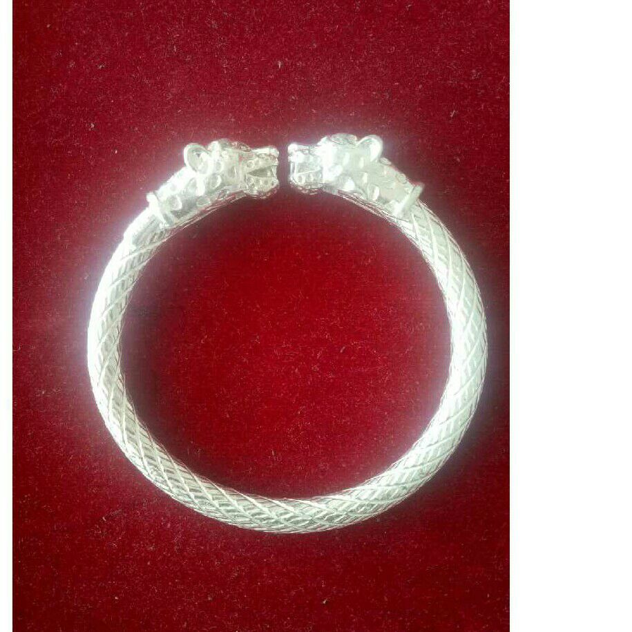 Shiny Silver Lion Shaped Kada