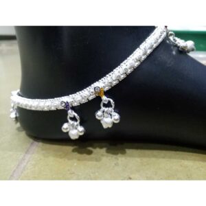 Silver delicate D Payal