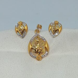 18 kt ladies pendant set