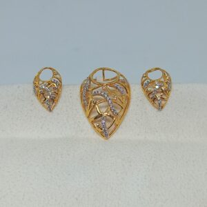 18 kt ladies pendant set