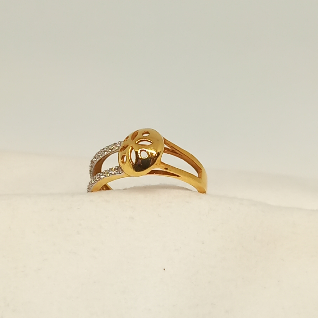 18kt ladies ring