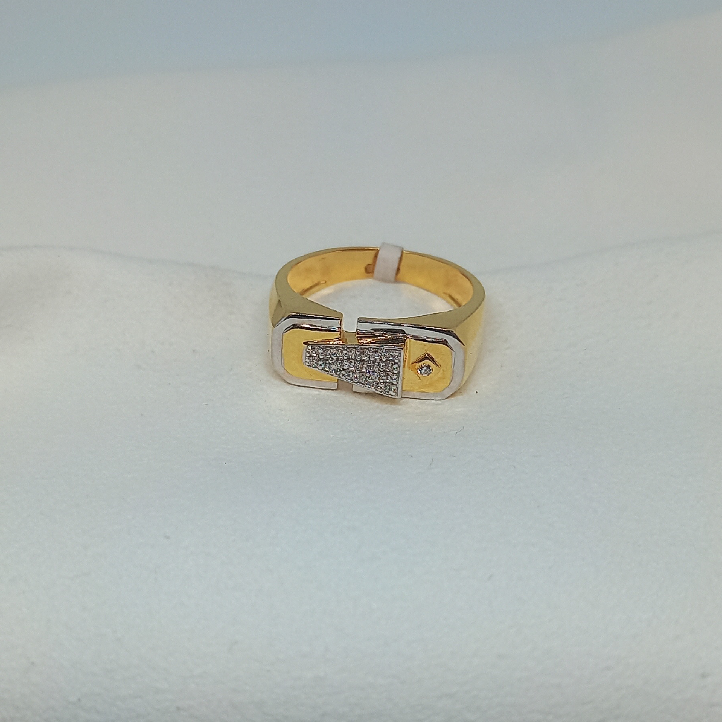 18Kt Gold Gents Ring - Image 2
