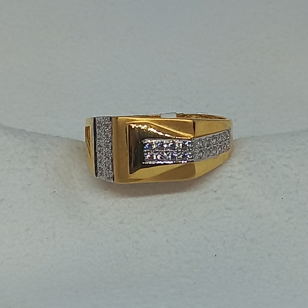 18Kt Gold Gents Ring - Image 2