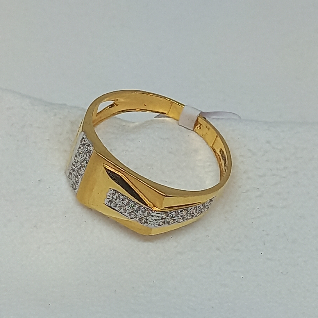 18Kt Gold Gents Ring