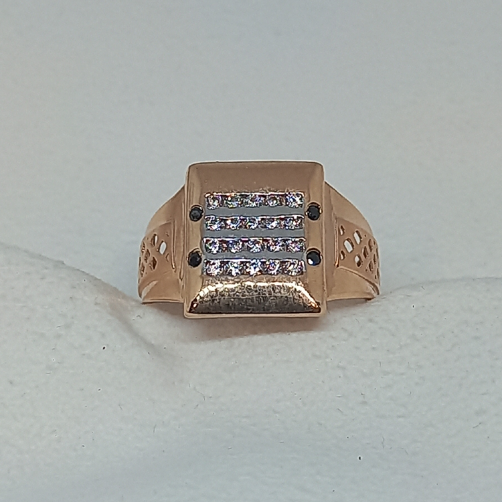 18Kt Gold Gents Ring