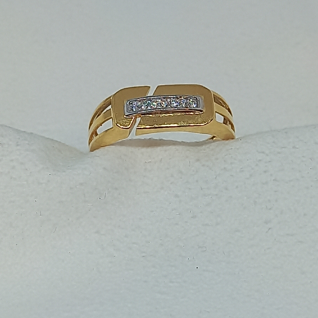 18Kt Gold Gents Ring - Image 2