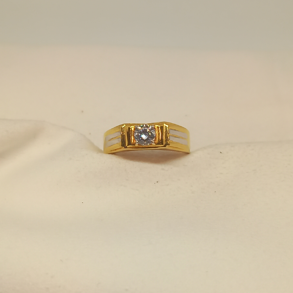 18Kt Gold Gents Ring - Image 2