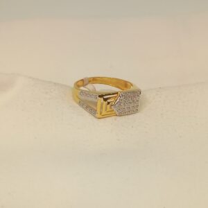 18Kt Gold Gents Ring
