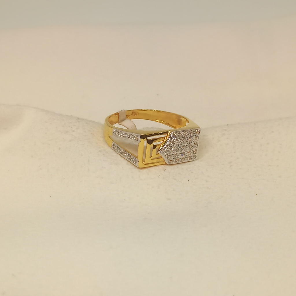18Kt Gold Gents Ring