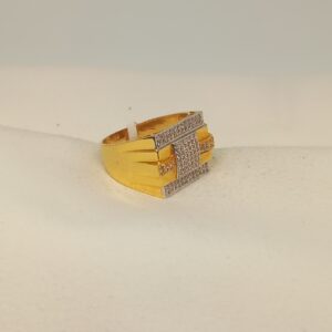18Kt Gold Gents Ring
