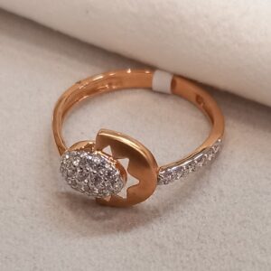 18 kt ladies ring