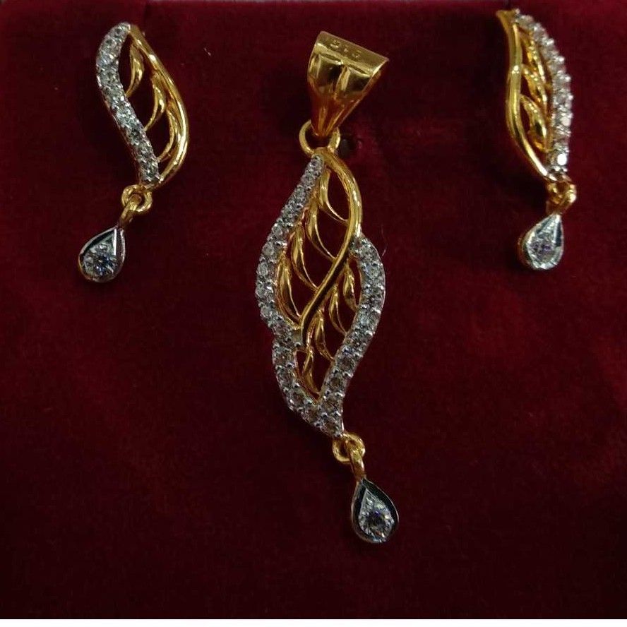 916 Gold Casting CZ Stone Designer Pendant Set