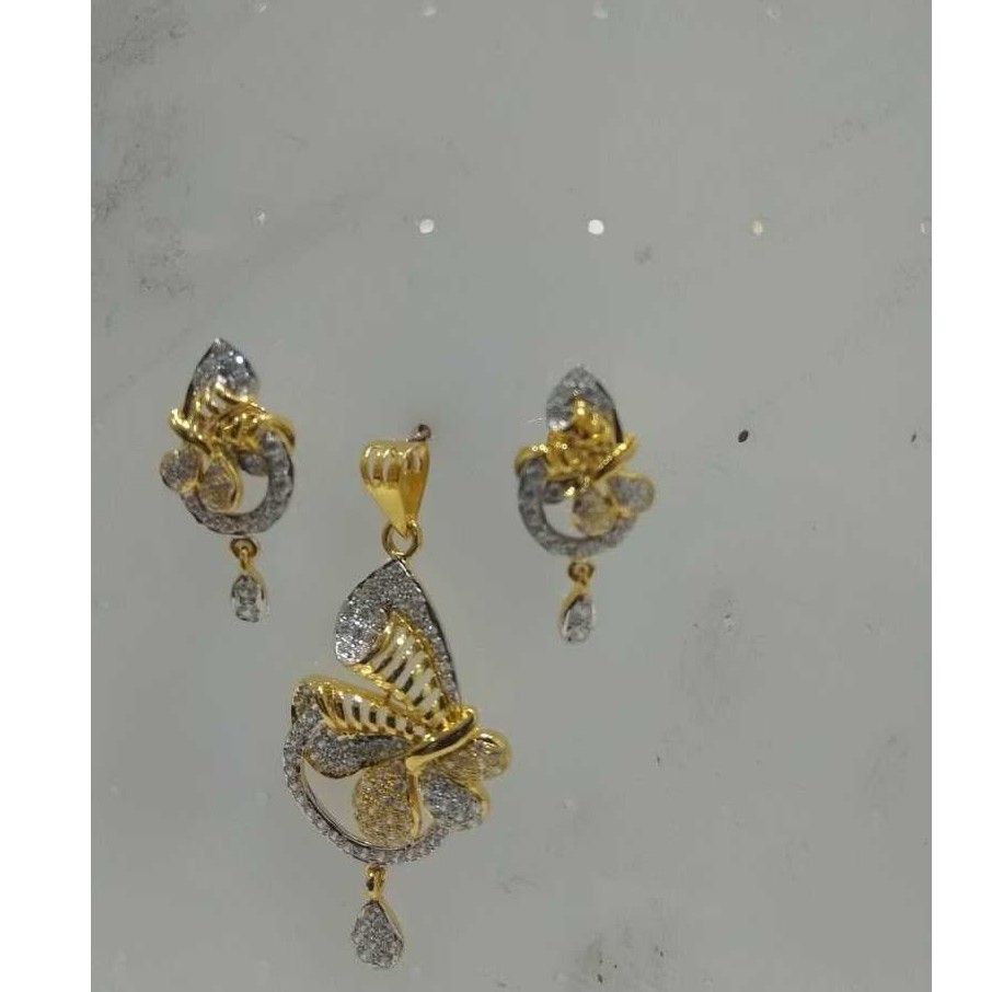 750KT Gold Designer Ladies Pendant Set