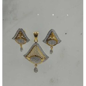 Triangle Shape 750KT Gold Diamond Pendant Set
