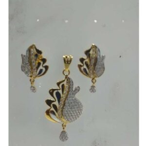 Fancy 75KT Gold Ladies Pendant Set