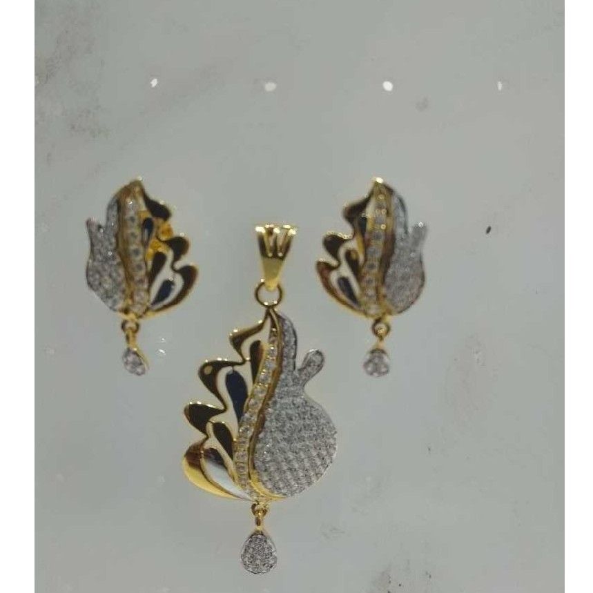Fancy 75KT Gold Ladies Pendant Set