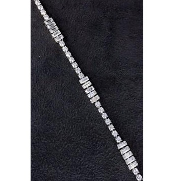 Beautiful Bracelet With 9KT swarovski