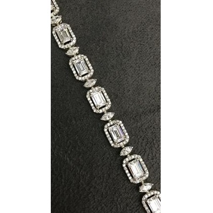 9KT Stunning swarovski Bracelet For Ladies