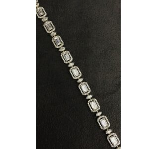 9KT Stunning swarovski Bracelet For Ladies