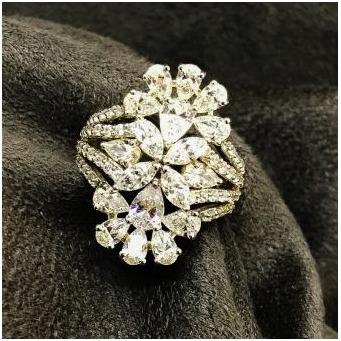 9KT Sensational Master Swarovski Ring