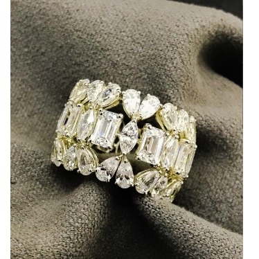 9KT Attractive Ladies Swarovski Ring